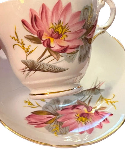 Vintage Regency tea cup & saucer pink flower floral fine china