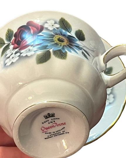 Vintage Queen Anne Floral flowers roses Tea cup & saucer set England bone china