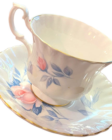 Vintage Royal Albert Roses floral bone china tea cup & saucer England