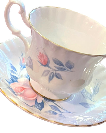 Vintage Royal Albert Roses floral bone china tea cup & saucer England