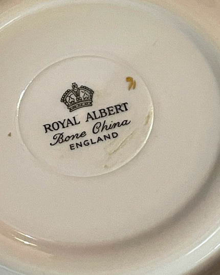 Vintage Royal Albert Roses floral bone china tea cup & saucer England