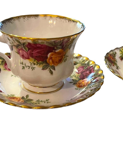 Vintage Royal Albert England Bone china 2 Sets Tea cup Saucers Old country Roses