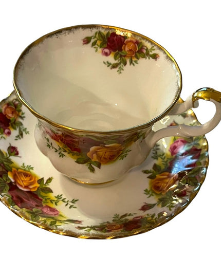 Vintage Royal Albert England Bone china 2 Sets Tea cup Saucers Old country Roses