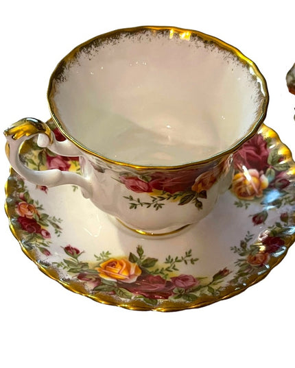 Vintage Royal Albert England Bone china 2 Sets Tea cup Saucers Old country Roses