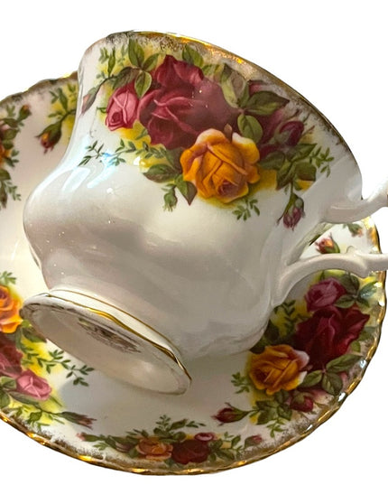 Vintage Royal Albert England Bone china 2 Sets Tea cup Saucers Old country Roses