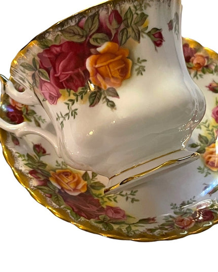 Vintage Royal Albert England Bone china 2 Sets Tea cup Saucers Old country Roses