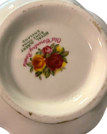 Vintage Royal Albert England Bone china 2 Sets Tea cup Saucers Old country Roses