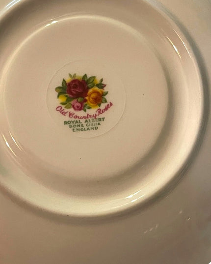 Vintage Royal Albert England Bone china 2 Sets Tea cup Saucers Old country Roses