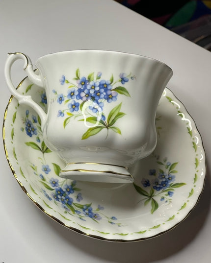 Vintage Royal Albert Bone China England Tea cup & Saucer set Forget me not