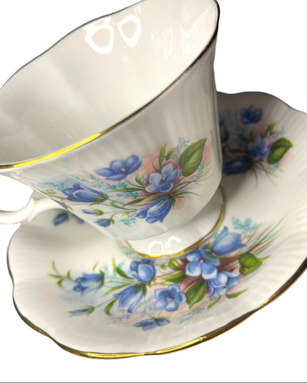 Vintage Royal Albert blue Floral bone china England te cup & Saucer set