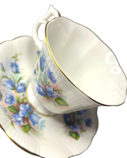 Vintage Royal Albert blue Floral bone china England te cup & Saucer set