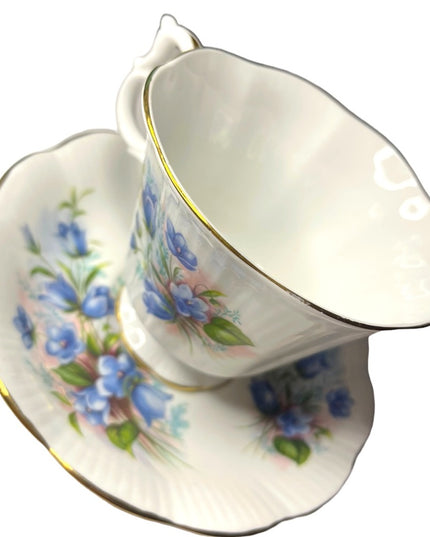 Vintage Royal Albert blue Floral bone china England te cup & Saucer set