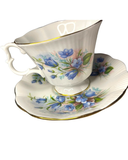 Vintage Royal Albert blue Floral bone china England te cup & Saucer set