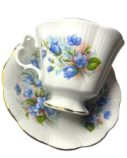 Vintage Royal Albert blue Floral bone china England te cup & Saucer set