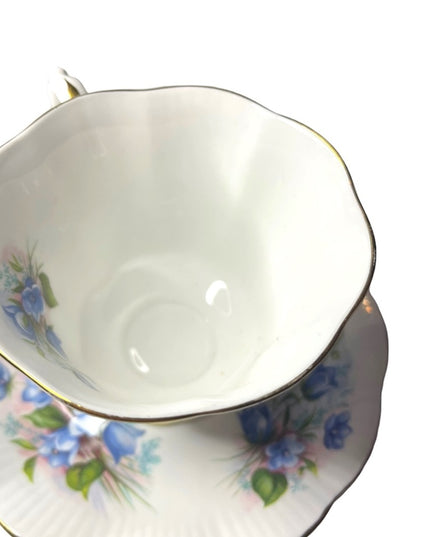 Vintage Royal Albert blue Floral bone china England te cup & Saucer set