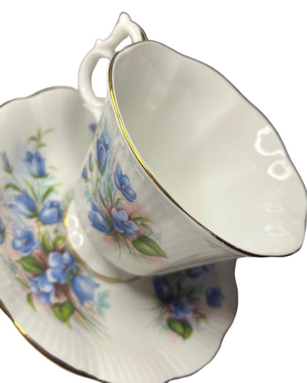 Vintage Royal Albert blue Floral bone china England te cup & Saucer set