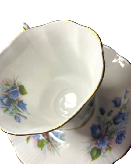 Vintage Royal Albert blue Floral bone china England te cup & Saucer set