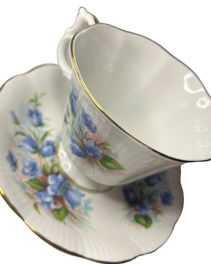 Vintage Royal Albert blue Floral bone china England te cup & Saucer set