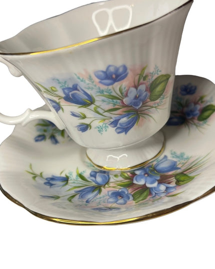Vintage Royal Albert blue Floral bone china England te cup & Saucer set
