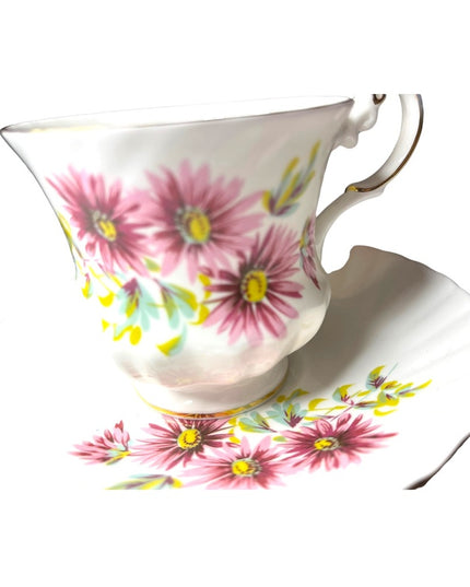 Vintage Wueens Bone China England Tea cup & Saucer set pink floral