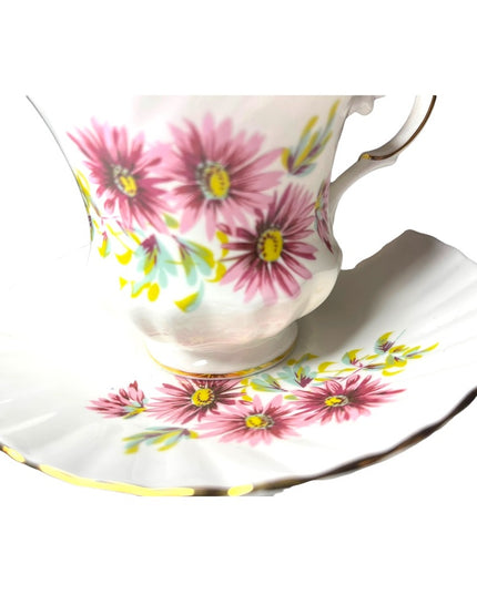 Vintage Wueens Bone China England Tea cup & Saucer set pink floral