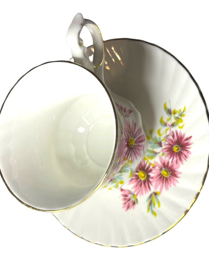 Vintage Wueens Bone China England Tea cup & Saucer set pink floral