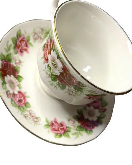 Vintage Queen Anne floral roses Bone China England Tea cup & Saucer set