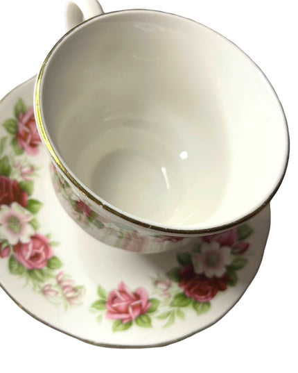 Vintage Queen Anne floral roses Bone China England Tea cup & Saucer set