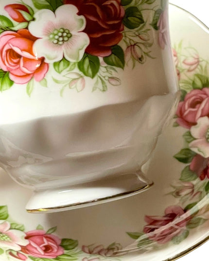 Vintage Queen Anne floral roses Bone China England Tea cup & Saucer set