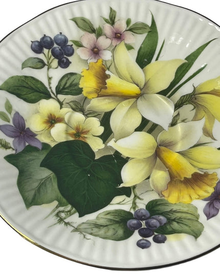 Vintage Queens Floral Tea Cup & Saucer flowers Bone china England