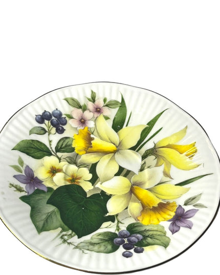 Vintage Queens Floral Tea Cup & Saucer flowers Bone china England