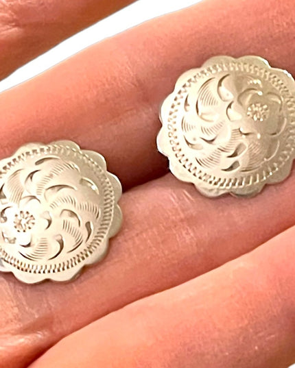 Vintage Sterling silver 925 Etched flower screw back earrings