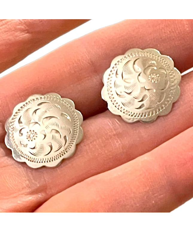Vintage Sterling silver 925 Etched flower screw back earrings
