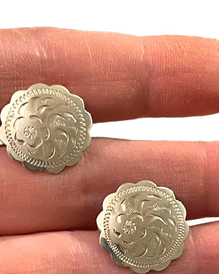 Vintage Sterling silver 925 Etched flower screw back earrings
