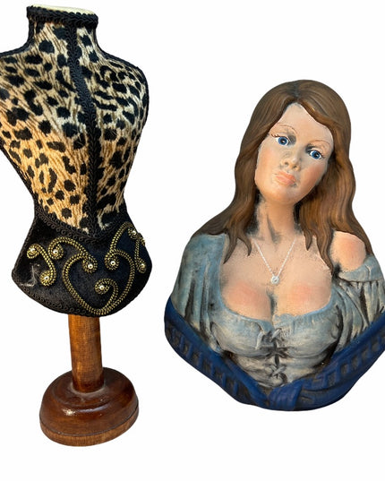 Display for jewelry head lady necklace