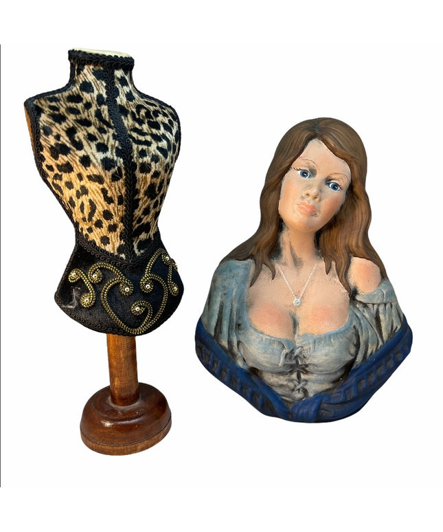 Display for jewelry head lady necklace