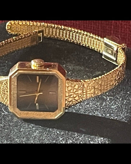 Vintage Cardinal Gold tone nugget square fancy face watch womens