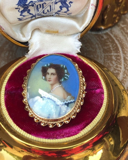 Vintage 14k Gold hand painted Cameo pendant brooch