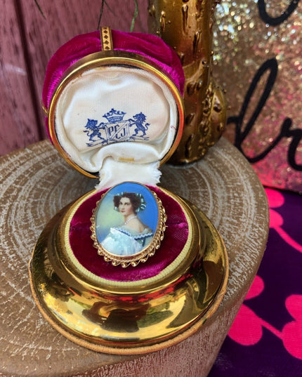 Vintage 14k Gold hand painted Cameo pendant brooch
