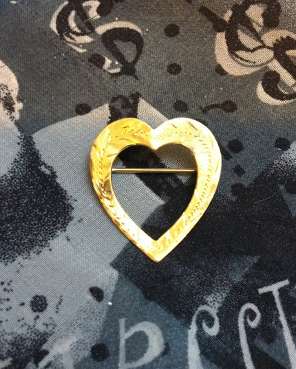 Vintage Victorian style 14k solid  GOLD etched Heart brooch