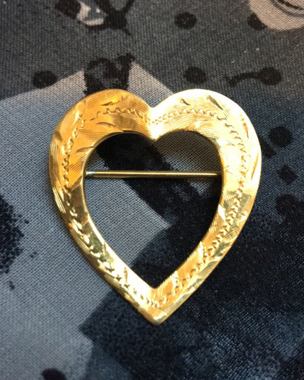 Vintage Victorian style 14k solid  GOLD etched Heart brooch