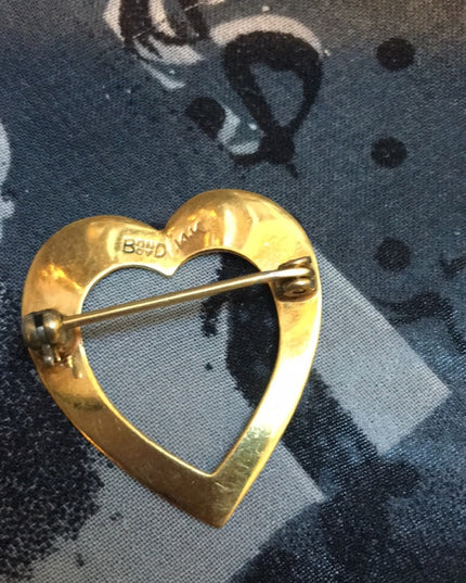 Vintage Victorian style 14k solid  GOLD etched Heart brooch