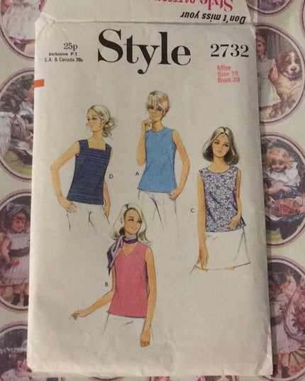 - Style vintage sewing pattern Misses blouses