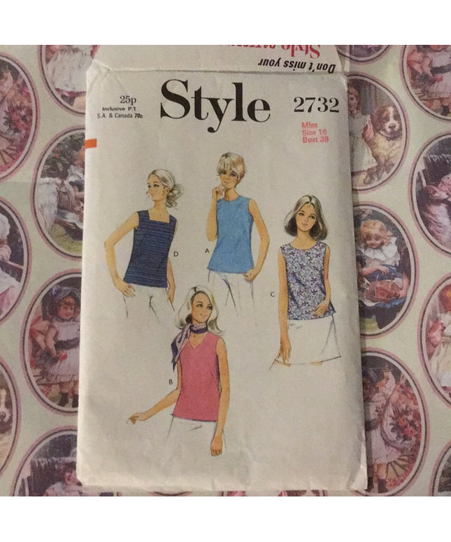 - Style vintage sewing pattern Misses blouses