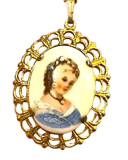 Vintage Limoges France pendant Necklace 1.5” Ceramic cameo