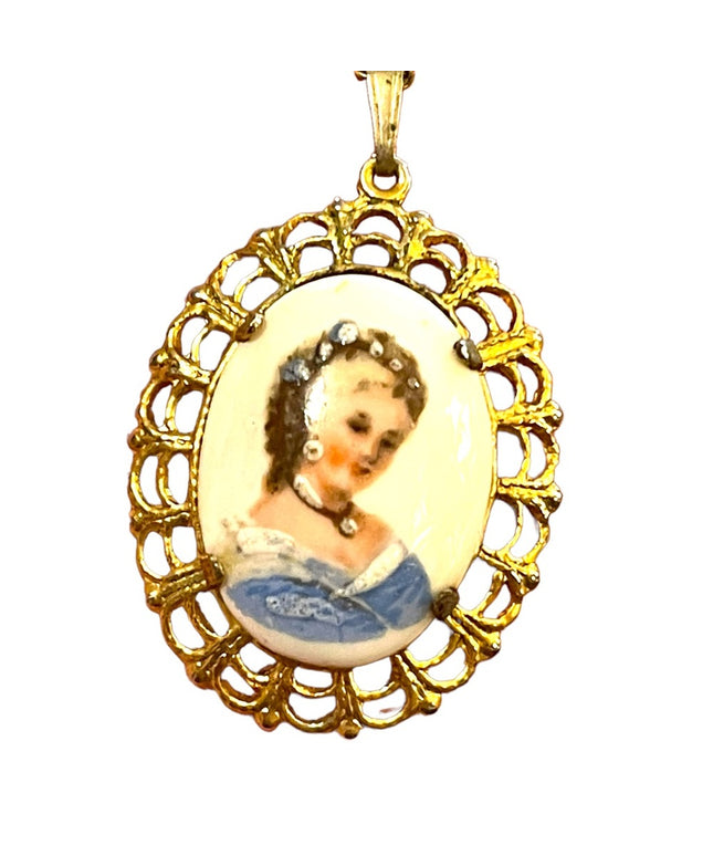 Vintage Limoges France pendant Necklace 1.5” Ceramic cameo