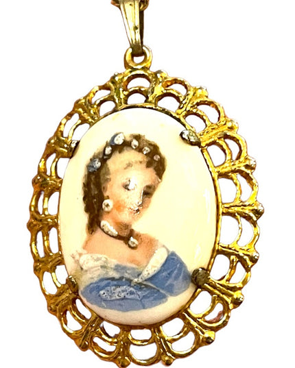 Vintage Limoges France pendant Necklace 1.5” Ceramic cameo