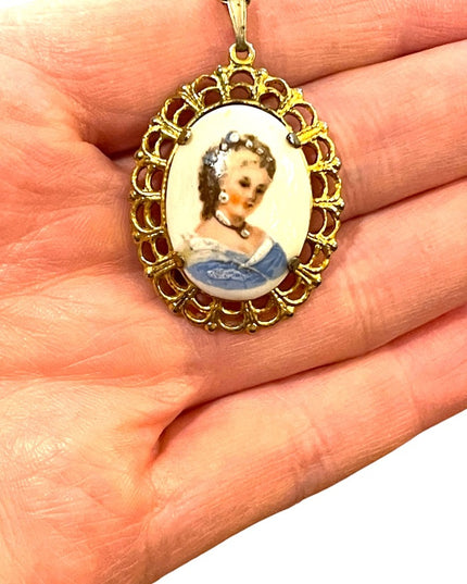 Vintage Limoges France pendant Necklace 1.5” Ceramic cameo