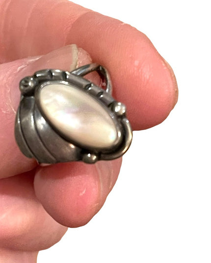 Vintage sterling silver Navajo RGP 925 Mother of pearl ring ornate