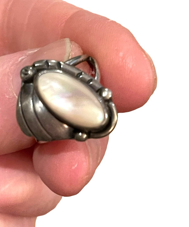 Vintage sterling silver Navajo RGP 925 Mother of pearl ring ornate